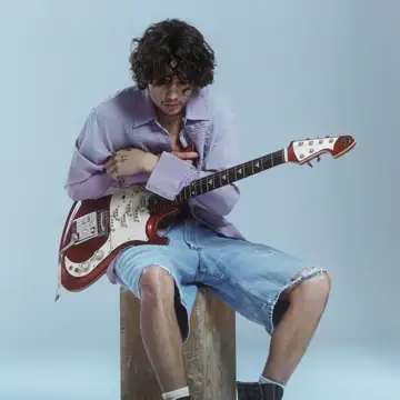کاور Dominic Fike