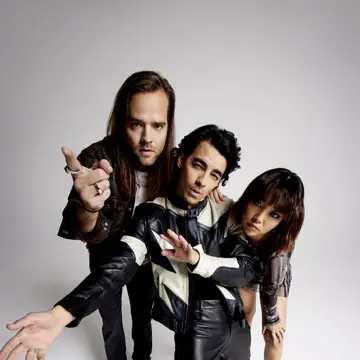 کاور DNCE
