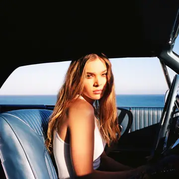 کاور Hailee Steinfeld