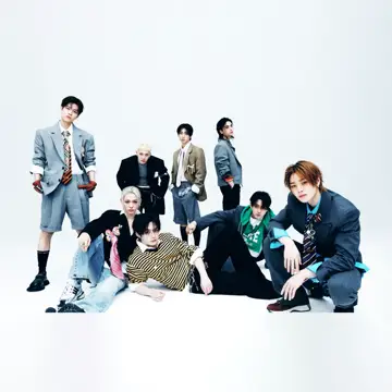 کاور Stray Kids