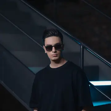 کاور Pouya Madani