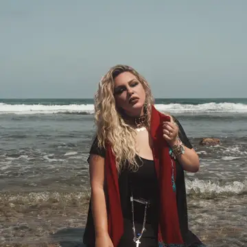 کاور Megan Kashat