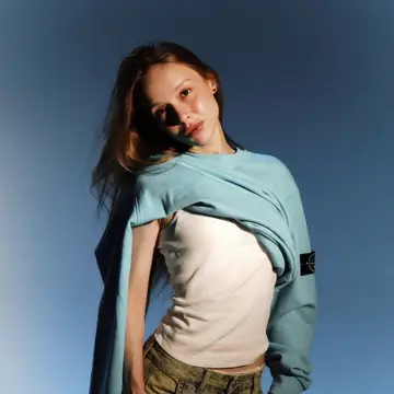 کاور SKY RAE