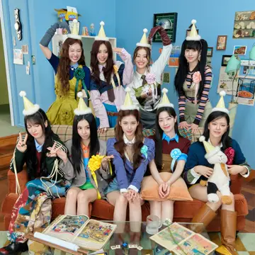 کاور TWICE