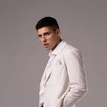 کاور 10AGE