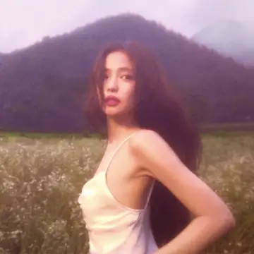 کاور JENNIE