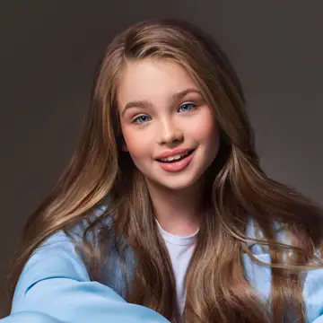کاور Anna Volkova
