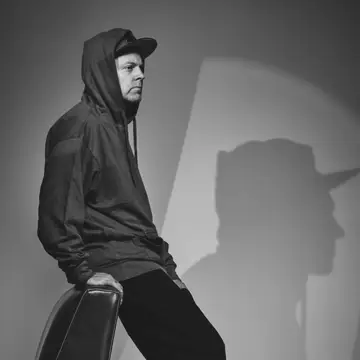 کاور DJ Shadow
