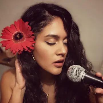 کاور Karen