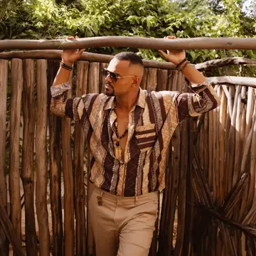 کاور Mohombi