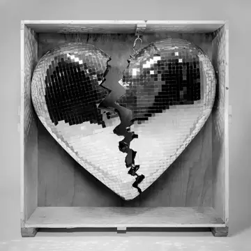 کاور آهنگ Nothing Breaks Like a Heart از مارک رانسون